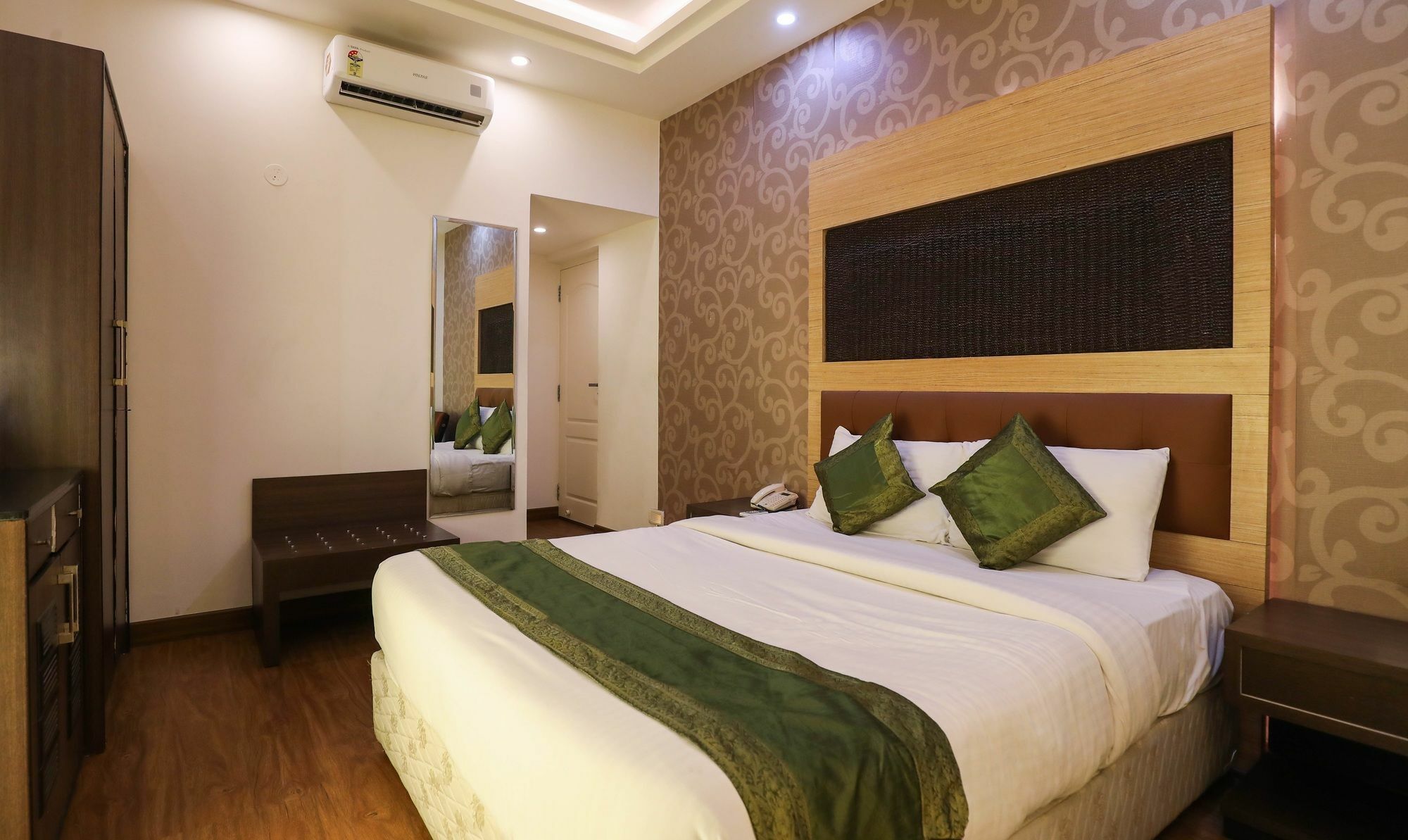 Treebo Trend White Mg Hotel Bangalore Exterior photo