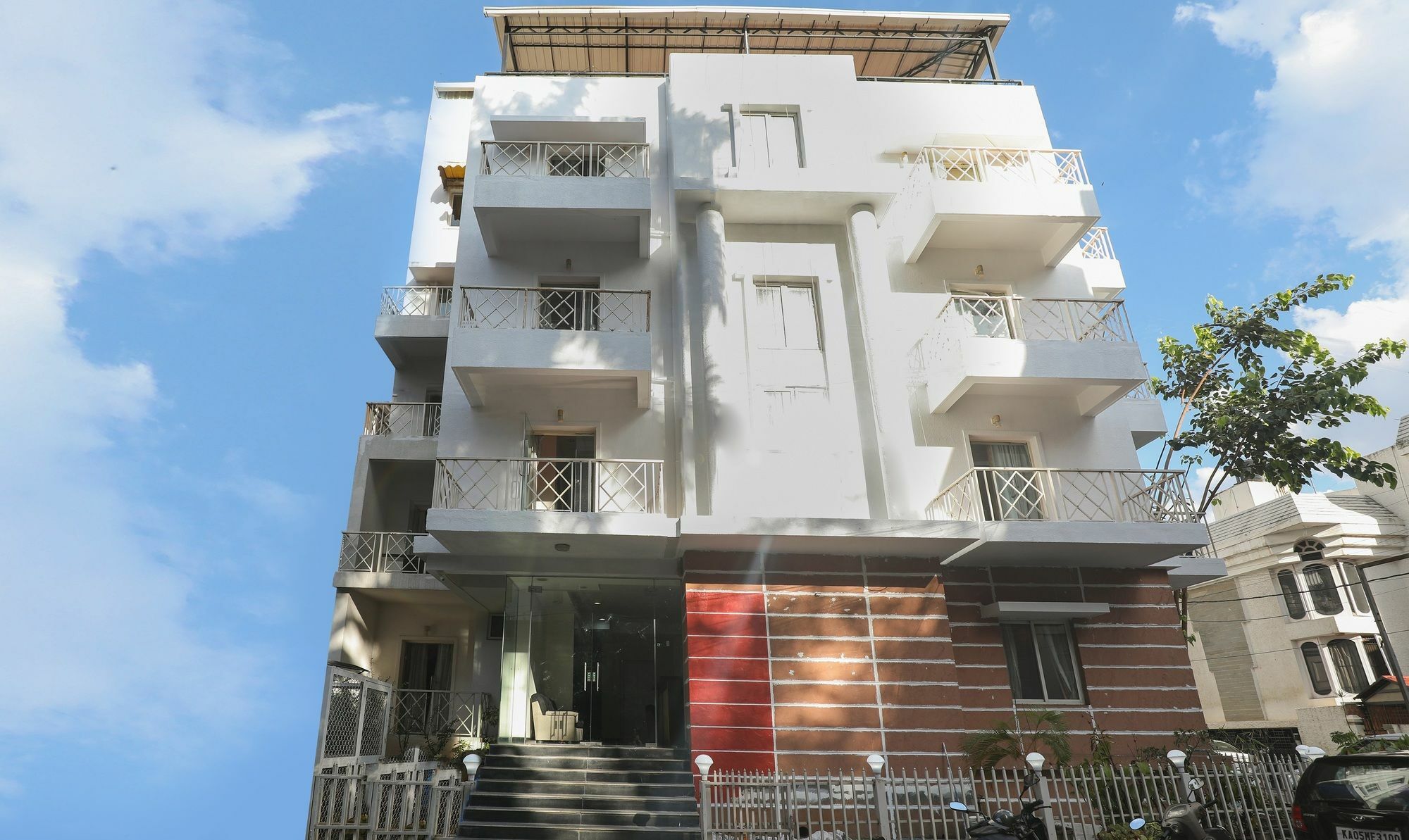 Treebo Trend White Mg Hotel Bangalore Exterior photo